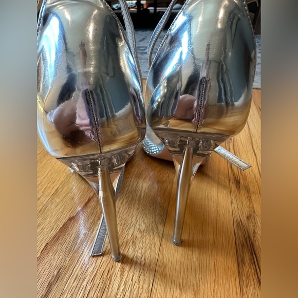Steve Madden Alisha Silver Metallic Rhinestone Pumps size 8 - Picture 9 of 9